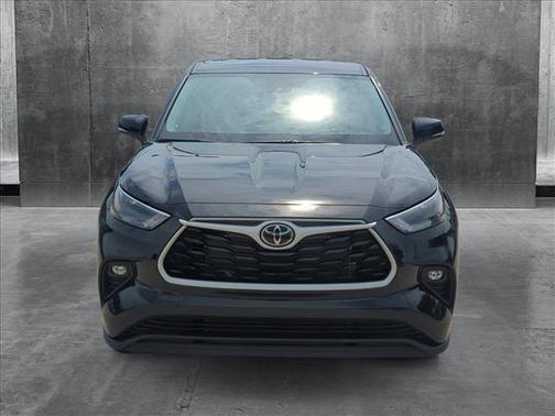 2025 Toyota Highlander LE