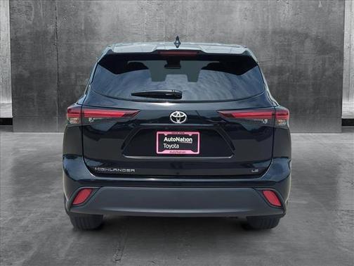 2025 Toyota Highlander LE