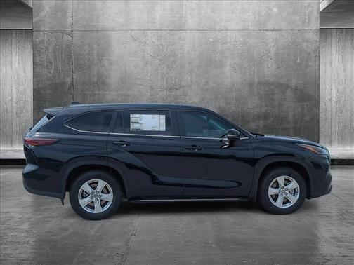 2025 Toyota Highlander LE