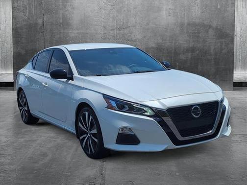 2022 Nissan Altima SR FWD