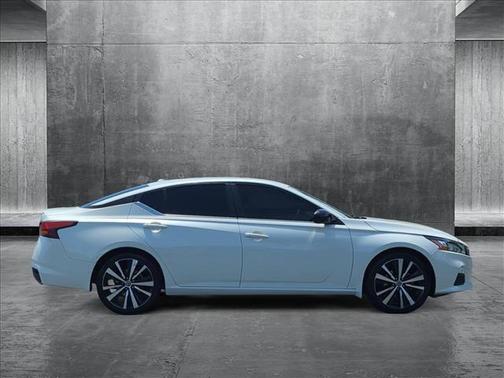 2022 Nissan Altima SR FWD