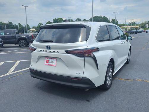 Wind Chill Pearl 2025 Toyota Sienna XLE