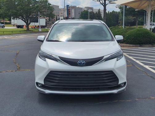 Wind Chill Pearl 2025 Toyota Sienna XLE