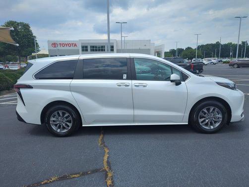 Wind Chill Pearl 2025 Toyota Sienna XLE