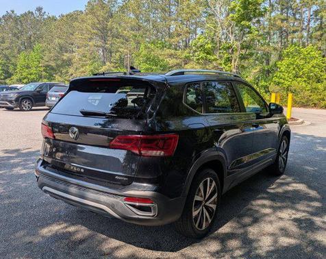 Deep Black Pearl 2022 Volkswagen Taos 1.5T SE