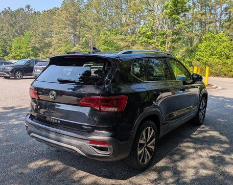 Deep Black Pearl 2022 Volkswagen Taos 1.5T SE