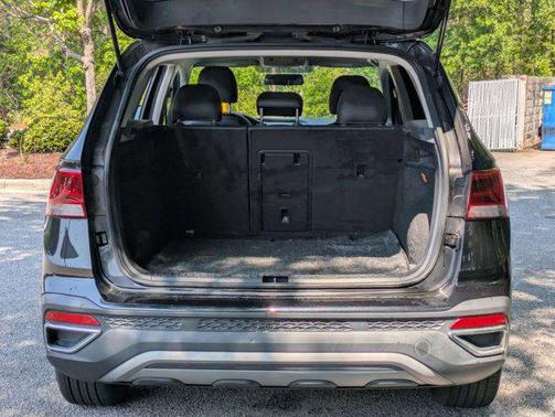 Deep Black Pearl 2022 Volkswagen Taos 1.5T SE