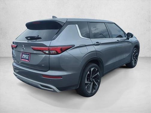 Silver/Gray 2024 Mitsubishi Outlander SE