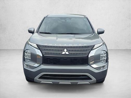 Silver/Gray 2024 Mitsubishi Outlander SE