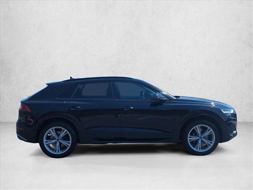 Mythos Black Metallic 2022 Audi Q8 55 Premium