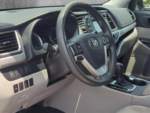 2019 Toyota Highlander LE I4