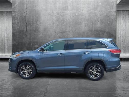 2019 Toyota Highlander LE I4