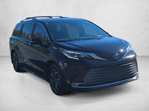2025 Toyota Sienna Platinum