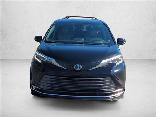 2025 Toyota Sienna Platinum
