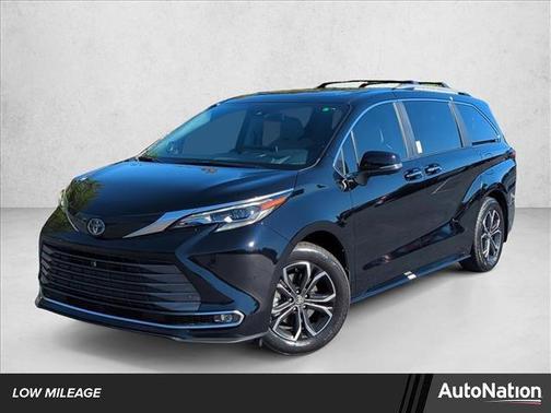 2025 Toyota Sienna Platinum