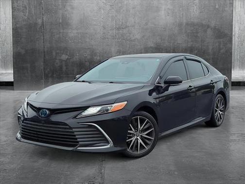2022 Toyota Camry Hybrid XLE