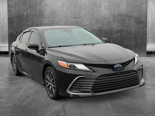 2022 Toyota Camry Hybrid XLE