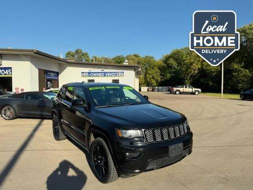 Diamond Black Crystal Pearlcoat 2018 Jeep Grand Cherokee Altitude