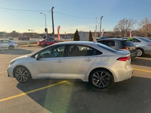 Classic Silver Metallic 2021 Toyota Corolla SE