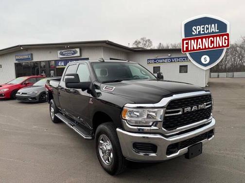 Diamond Black Crystal Pearlcoat 2023 RAM 3500 Tradesman Crew Cab 4x4 6'4' Box