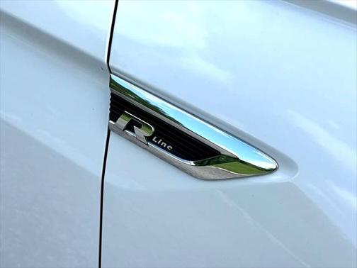 2021 Volkswagen Tiguan 2.0T SE R-Line Black