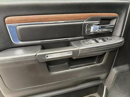 2018 RAM 2500 Laramie Crew Cab 4x4 6'4' Box