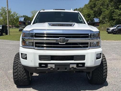 White 2019 Chevrolet Silverado 2500 High Country