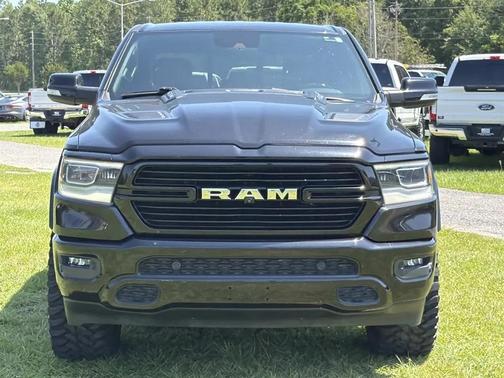 Diamond Black Crystal Pearlcoat 2019 RAM 1500 Laramie
