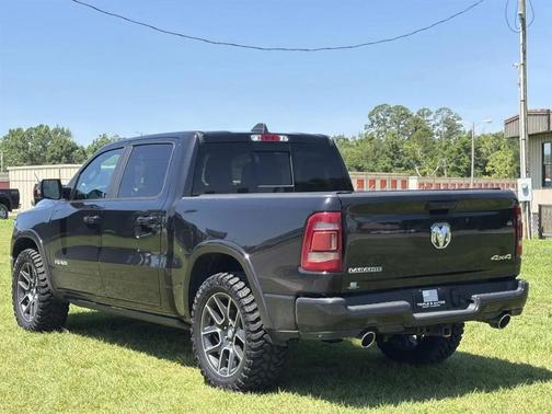 Diamond Black Crystal Pearlcoat 2019 RAM 1500 Laramie