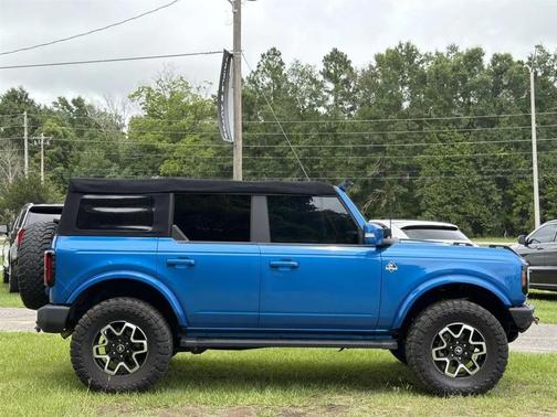 Velocity Blue Metallic 2022 Ford Bronco Base 4 Door 4x4