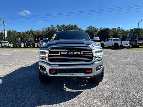 2022 RAM 2500 Laramie Crew Cab 4x4 6'4' Box