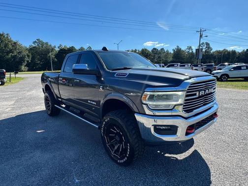 2022 RAM 2500 Laramie Crew Cab 4x4 6'4' Box