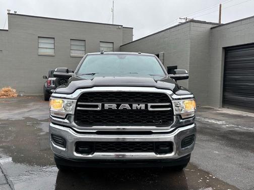 2022 RAM 2500 Tradesman Crew Cab 4x4 8' Box