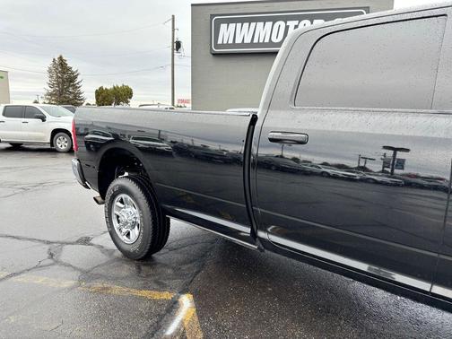 2022 RAM 2500 Tradesman Crew Cab 4x4 8' Box