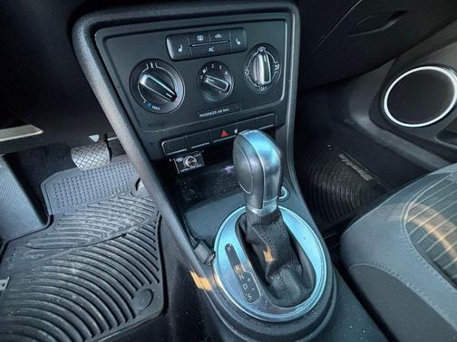 2012 Volkswagen Beetle 2.0T Turbo Launch Edition