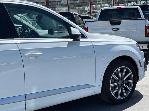 White 2019 Audi Q7 55 Premium Plus