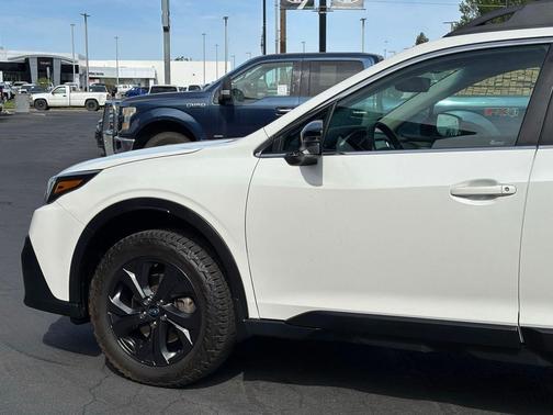Crystal White Pearl 2021 Subaru Outback Onyx Edition XT