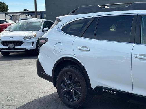 Crystal White Pearl 2021 Subaru Outback Onyx Edition XT