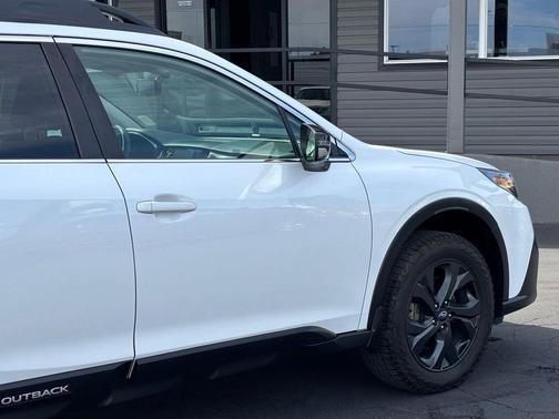 Crystal White Pearl 2021 Subaru Outback Onyx Edition XT
