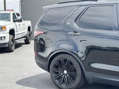 Black 2018 Land Rover Discovery HSE LUXURY