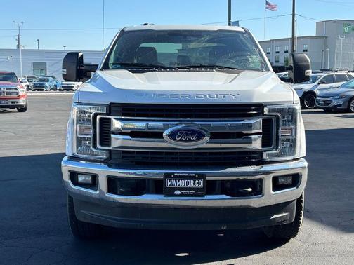 Oxford White 2017 Ford F-350 XLT
