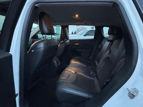 2020 Jeep Cherokee Altitude