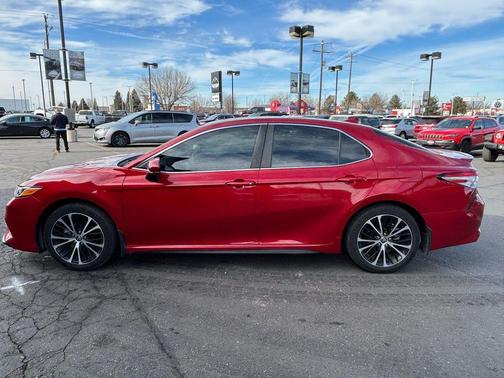 2020 Toyota Camry SE