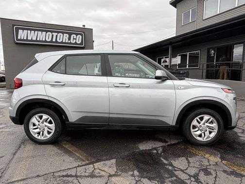 2021 Hyundai VENUE SE