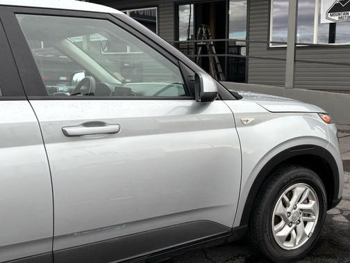 2021 Hyundai VENUE SE