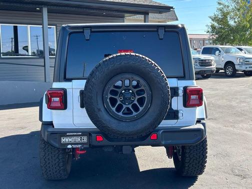 Bright White Clearcoat 2023 Jeep Wrangler Rubicon