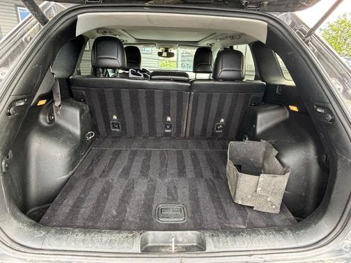 Granite Crystal Metallic Clearcoat 2019 Jeep Cherokee Latitude Plus