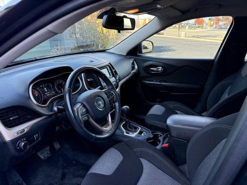 2016 Jeep Cherokee Sport