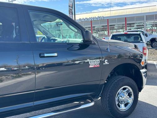 Brilliant Black Crystal Pearlcoat 2011 Dodge Ram 2500 SLT