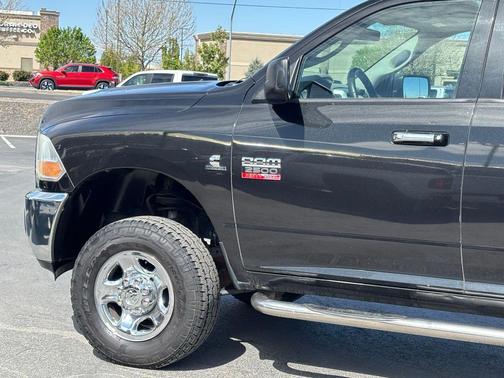 Brilliant Black Crystal Pearlcoat 2011 Dodge Ram 2500 SLT